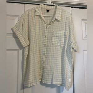 Women’s button down short sleeve shirt